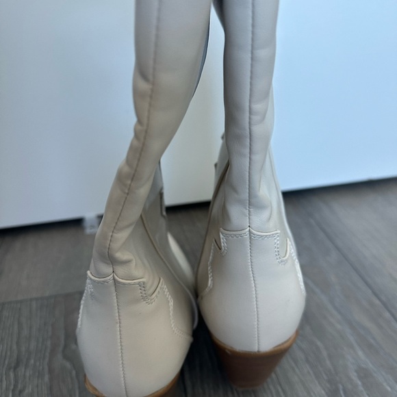 Cream Billini cowboy boots mid size. - Picture 2 of 3